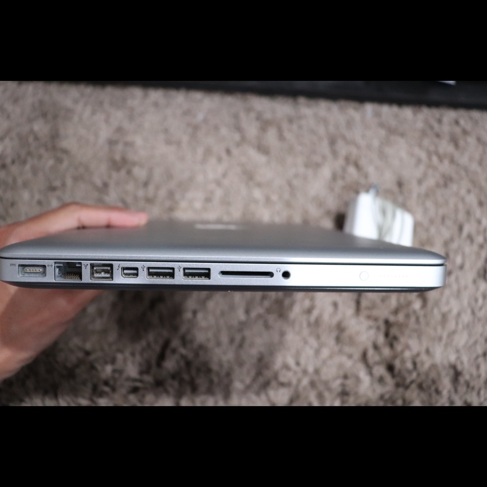 MacBook Pro - Picture 8 of 8